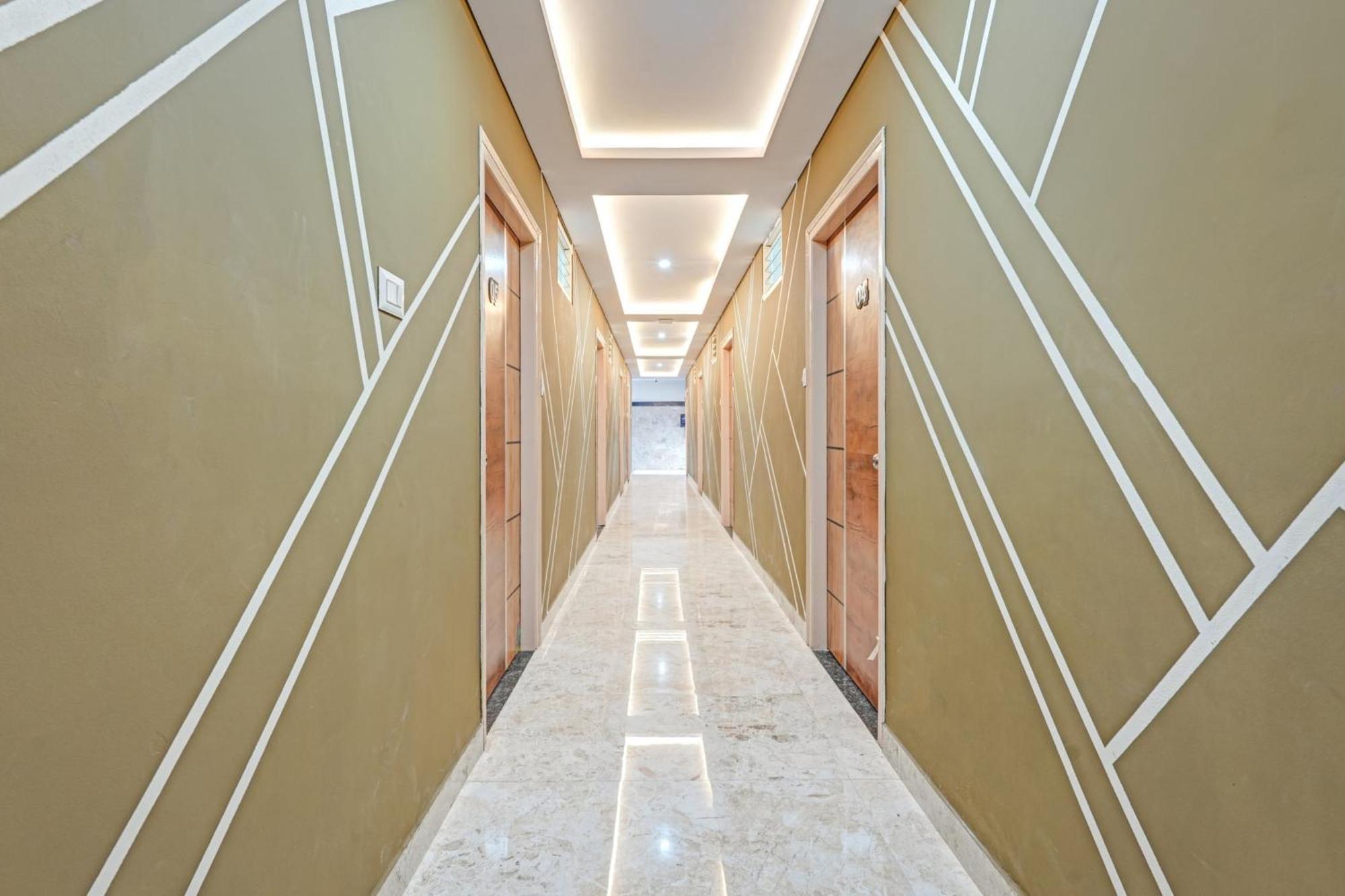 Hotel O Sri Chowdeshwari Boarding And Lodging Tavarikere Exterior photo
