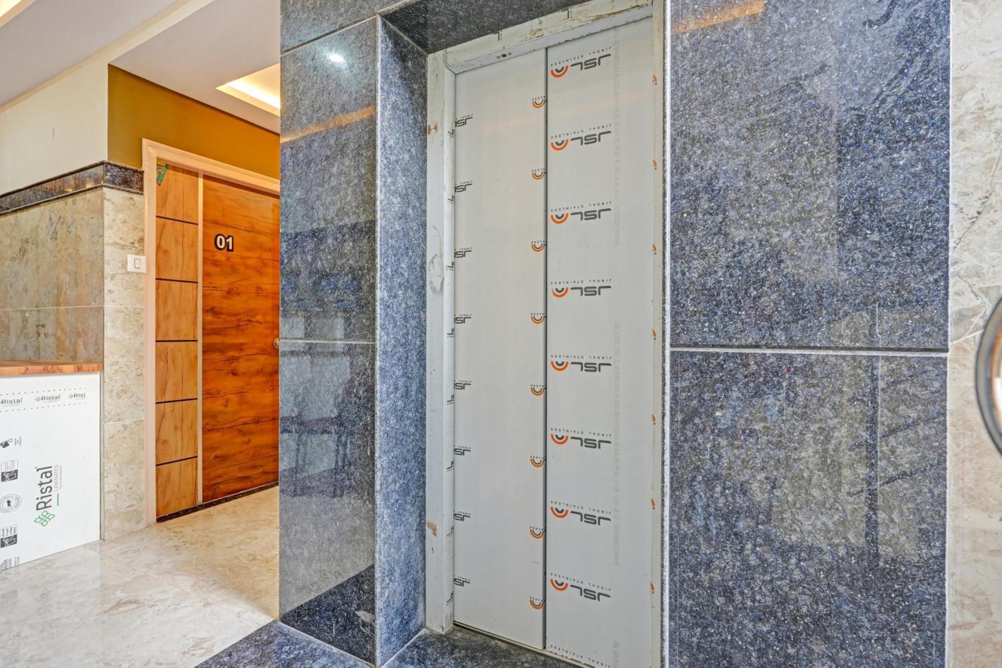 Hotel O Sri Chowdeshwari Boarding And Lodging Tavarikere Exterior photo