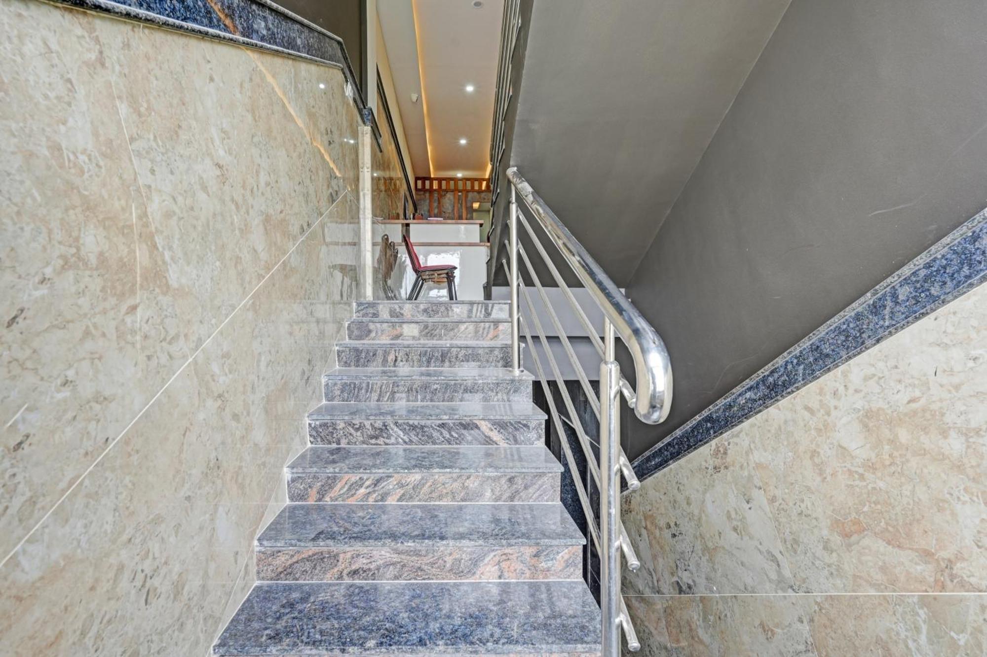 Hotel O Sri Chowdeshwari Boarding And Lodging Tavarikere Exterior photo
