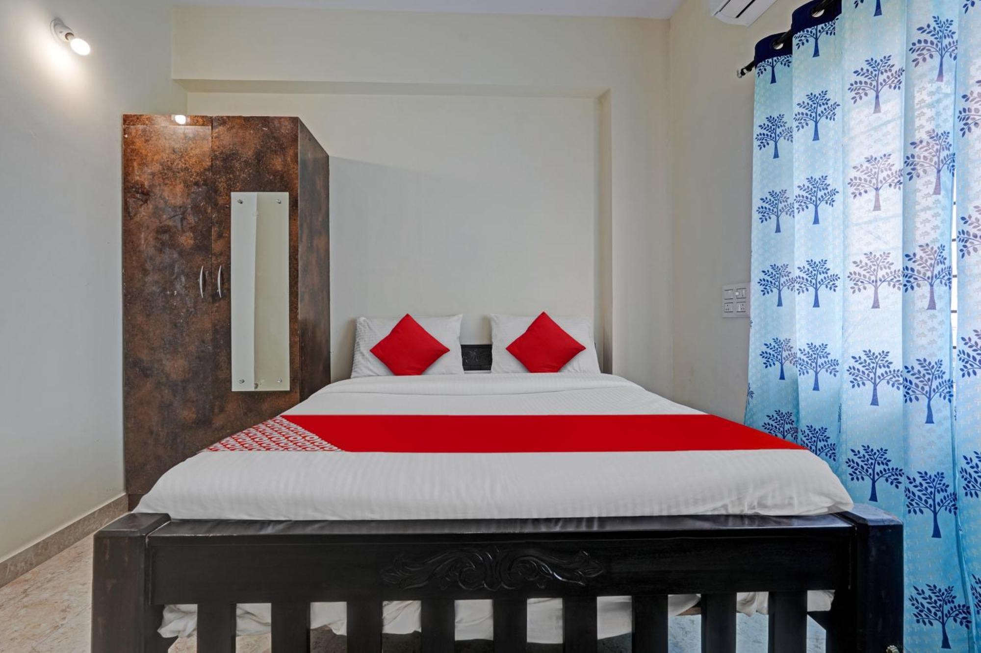 Hotel O Sri Chowdeshwari Boarding And Lodging Tavarikere Exterior photo